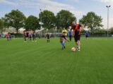 Laatste training S.K.N.W.K. JO9-1 van seizoen 2022-2023 (partijtje tegen de ouders) (61/178)